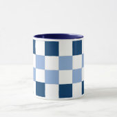 Tasse mit blauem und weißem Karton (Zentrum)