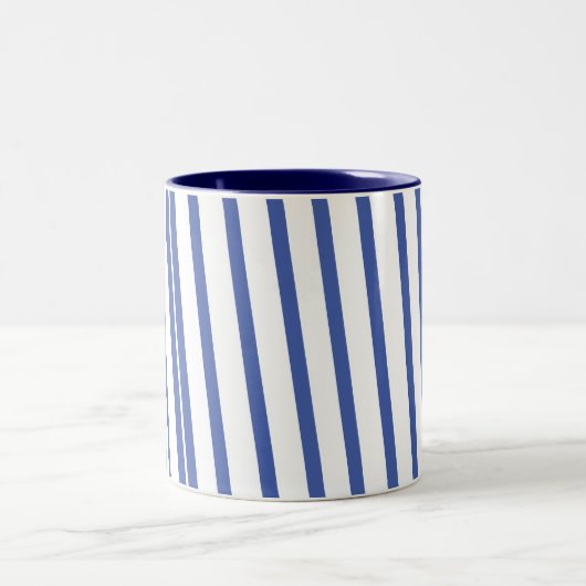 Tasse mit blauen Streifen. (Mittel)