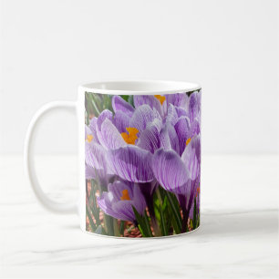 Tasse mit Blume wird Ihren Tag sicherlich angenehm