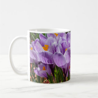 Tasse mit Blume wird Ihren Tag sicherlich angenehm