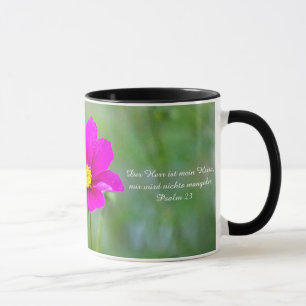 Tasse mit Cosmea-Blüte und Psalm