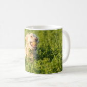 Tasse mit dem Bild des Goldenen Retriever im Feld (VorderseiteRechts)