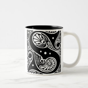 Tasse mit dem Buchstaben 'S'