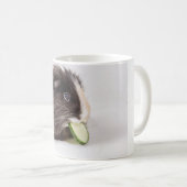 Tasse mit dem niedlichen Meerschweinchen, das (VorderseiteRechts)