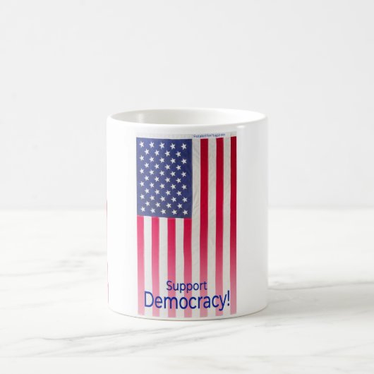 Tasse mit der Flag-Meldung "Support Democracy" (Mittel)