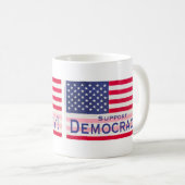 Tasse mit der Flag-Meldung "Support Democracy" (VorderseiteRechts)