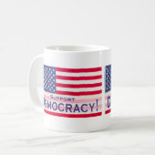 Tasse mit der Flag-Meldung "Support Democracy" (Vorderseite Links)