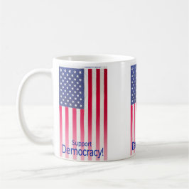 Tasse mit der Flag-Meldung "Support Democracy"