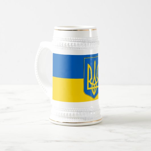 Tasse mit der Flagge der Ukraine (Vorderseite Links)