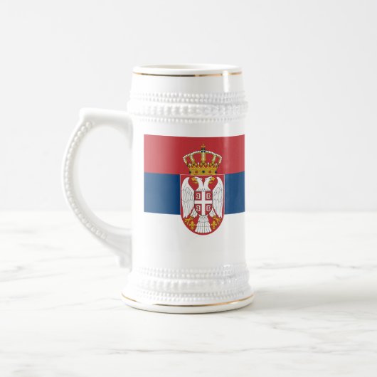 Tasse mit der Flagge Serbiens (Links)