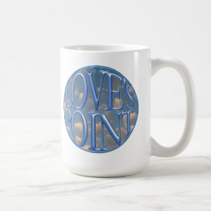 Tasse mit der Punkt-Logo der Liebe über Wolken
