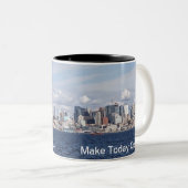 Tasse mit der Skyline von Seattle und heute zählen (VorderseiteRechts)