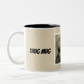 Tasse mit einem Verbrecher (Links)