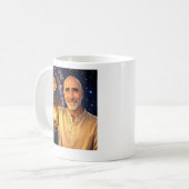 Tasse mit Finnbarr, der eine Laterne hält (Vorderseite Links)