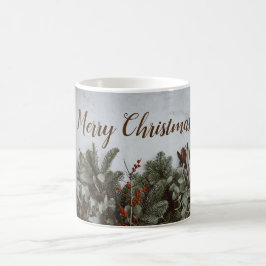 Tasse mit frohen Weihnachten und Mistletoe.