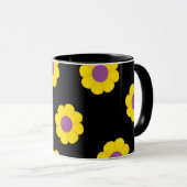 Tasse mit gelben Blumen auf schwarzem Hintergrund (VorderseiteRechts)