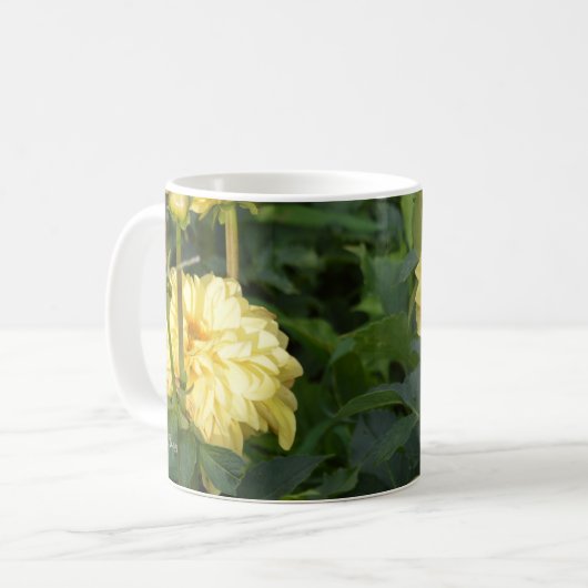 Tasse mit gelben Dahlien (Vorderseite Links)