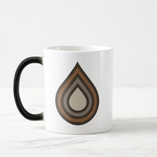 Tasse mit geschichteter Kunst