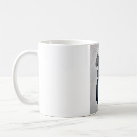 Tasse mit grauer Wasserfarbe (Links)