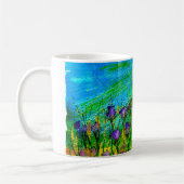 Tasse mit handbemalten surreal violetten Blumen (Links)