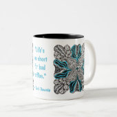 Tasse mit handgezeichnetem Doodle-Design und blaue (VorderseiteRechts)