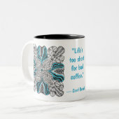 Tasse mit handgezeichnetem Doodle-Design und blaue (Vorderseite Links)
