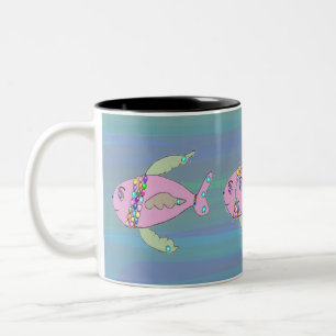 Tasse mit handgezeichnetem Fisch