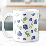 Tasse mit Heidelbeeren<br><div class="desc">Tasse mit Blaubeeren in Aquarellen. Schönes Design im Mittelsommer. Überall gibt es Heidelbeeren und grüne Blätter.</div>