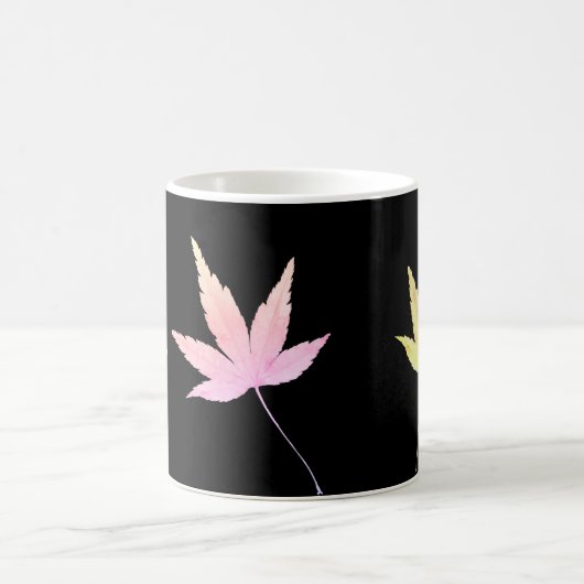 Tasse mit Herbstlaub (Mittel)