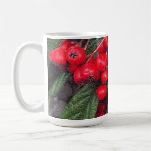 Tasse mit herbstlichen, roten Vogelbeeren (Links)