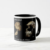 Tasse mit Homo naledi Skullen (VorderseiteRechts)