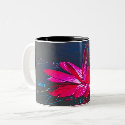 Tasse mit Hot-Pink-Wasserlilie (Vorderseite Links)