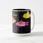 Tasse mit komischen und bunten Spaßfischen (VorderseiteRechts)