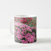 Tasse mit leuchtend rosa Azaleenblüten (Vorderseite Links)