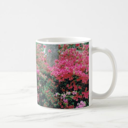 Tasse mit leuchtend rosa Azaleenblüten (Rechts)