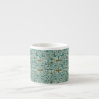Tasse mit Linienmuster: Geometrische Eleganz