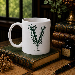 Tasse mit Linolschnitt-Buchstabe V und personalisi