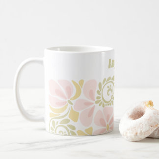 Tasse mit modernem Blumendesign.