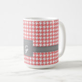 Tasse mit Monogramm Coral Hahnentrittmuster (VorderseiteRechts)