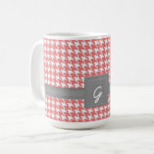 Tasse mit Monogramm Coral Hahnentrittmuster (Vorderseite Links)