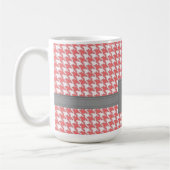 Tasse mit Monogramm Coral Hahnentrittmuster (Links)