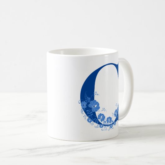 Tasse mit Monogramm Floral Letter C (VorderseiteRechts)