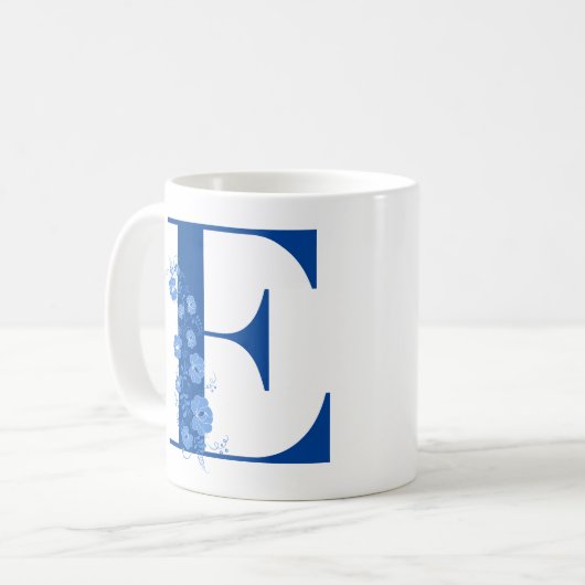 Tasse mit Monogramm Floral Letter E (Vorderseite Links)