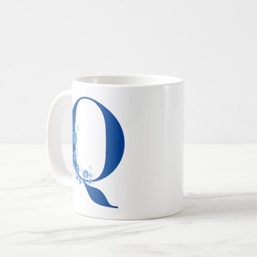 Tasse mit Monogramm Floral Letter Q (Vorderseite Links)