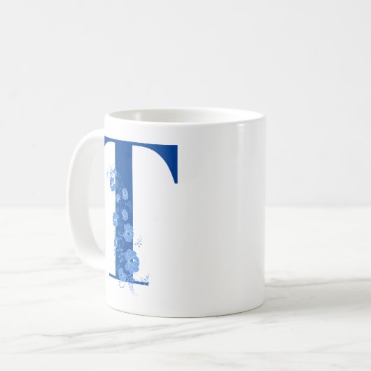 Tasse mit Monogramm Floral Letter T (Vorderseite Links)