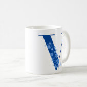 Tasse mit Monogramm Floral Letter V (VorderseiteRechts)
