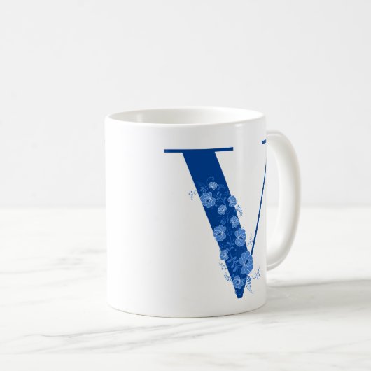 Tasse mit Monogramm Floral Letter V (VorderseiteRechts)