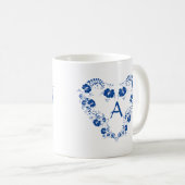 Tasse mit Monogramm und dem Blauen Herzsymbol (VorderseiteRechts)