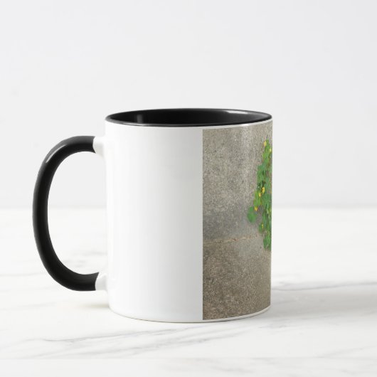 Tasse mit natürlichem Kleendesign (Links)