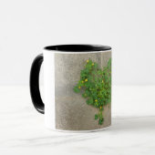 Tasse mit natürlichem Kleendesign (Vorderseite Links)